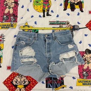 womans levis distressed denim shorts with a 30" waist #distresseddenim